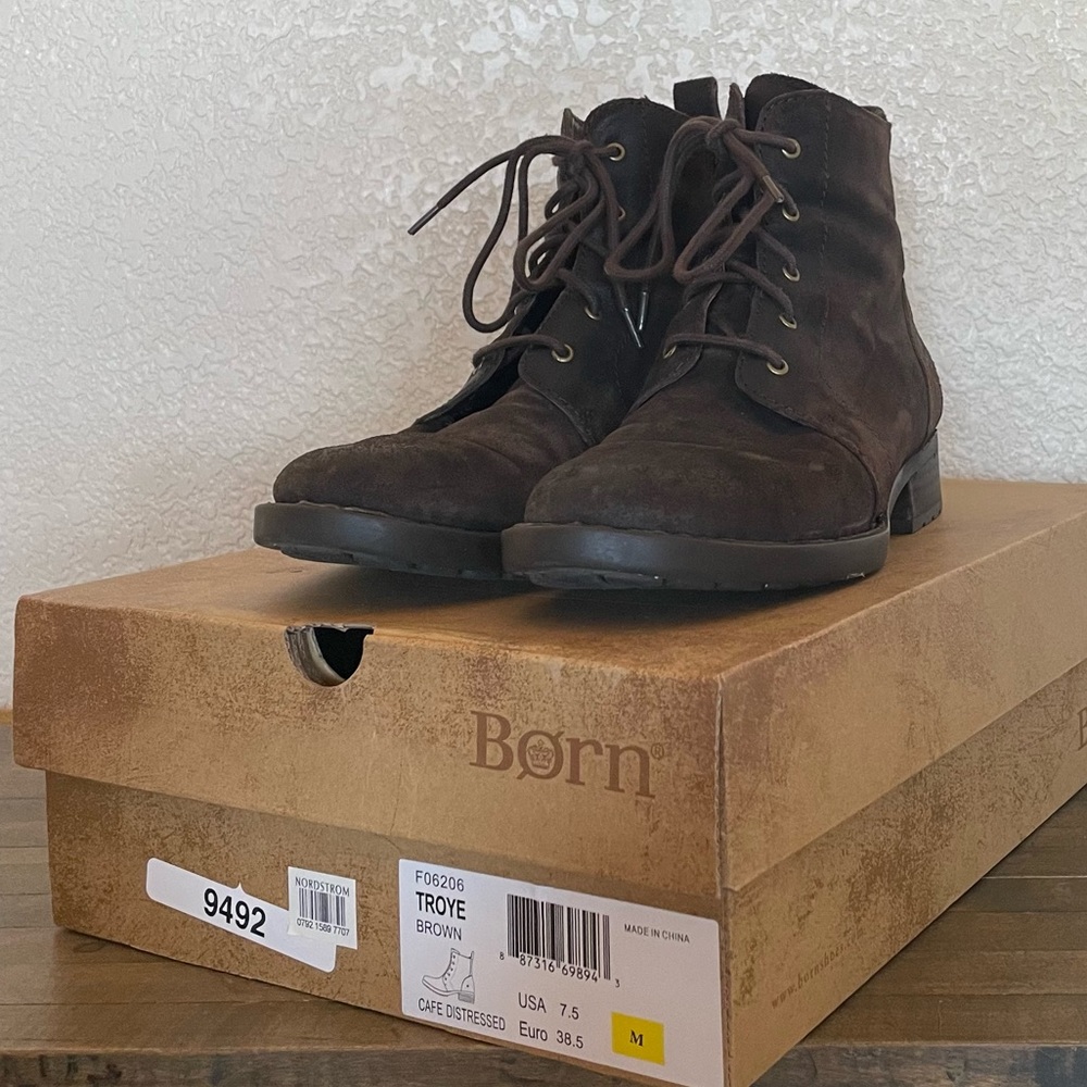 Born lace up boots Size 7.5